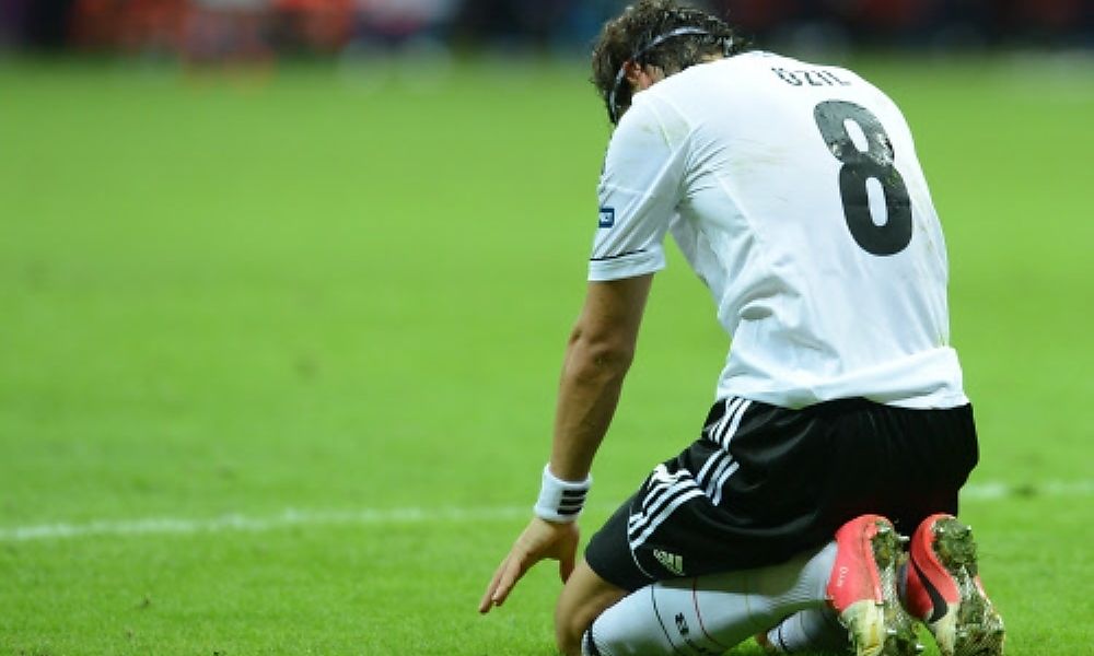 der-fussball-und-seine-nebenwirkungen der-fussball-und-seine-nebenwirkungen
