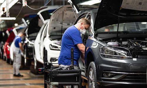 autoindustrie-nimmt-langsam-wieder-fahrt-auf autoindustrie-nimmt-langsam-wieder-fahrt-auf