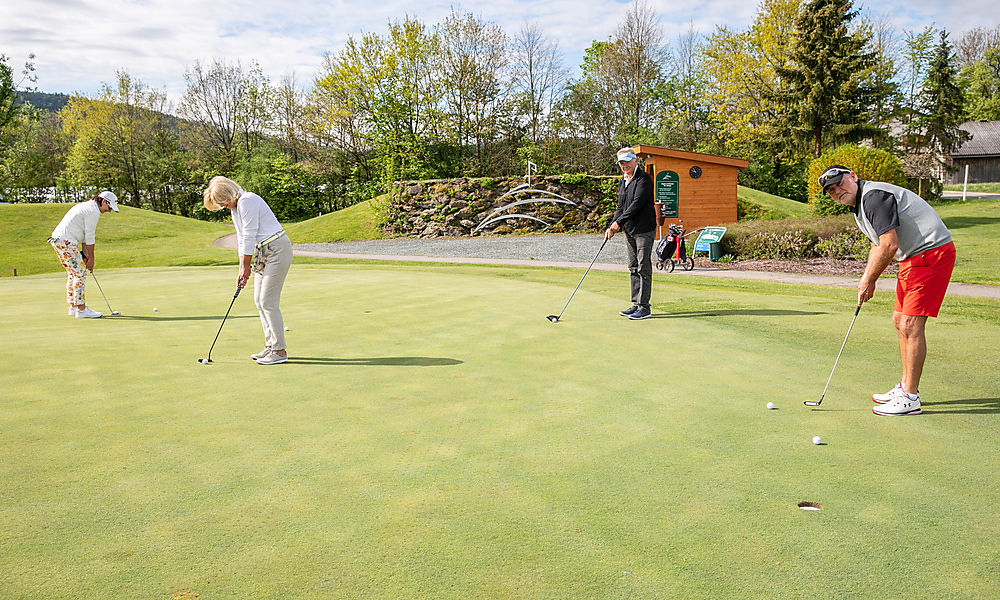 golfbaelle-und-filzkugeln-duerfen-wieder-fliegen golfbaelle-und-filzkugeln-duerfen-wieder-fliegen