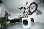 mountainbike-stars-allein-zu-haus:-fabio-wibmers-art-von-heimarbeit mountainbike-stars-allein-zu-haus:-fabio-wibmers-art-von-heimarbeit