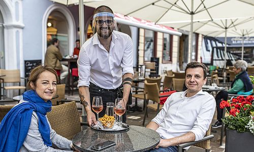 „100-personen-auch-fuer-die-gastronomie“ „100-personen-auch-fuer-die-gastronomie“