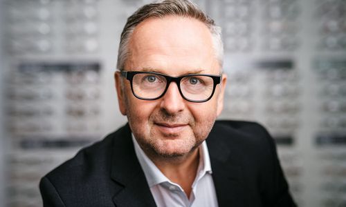 chef-von-optikerkette:-mehr-kunden-durch-bildschirmarbeit chef-von-optikerkette:-mehr-kunden-durch-bildschirmarbeit