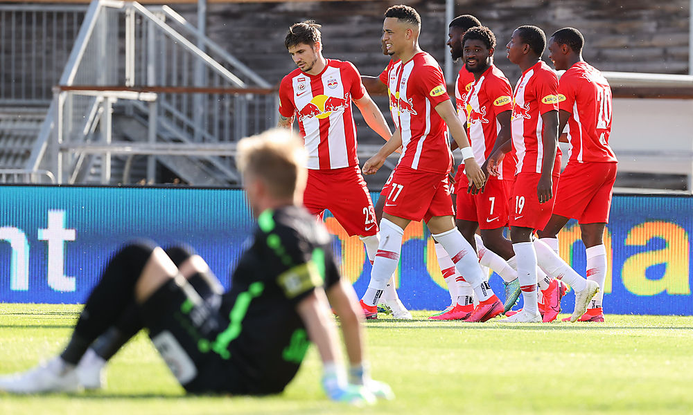 einfach-chancenlos:-salzburg-schoss-hartberg-aus-dem-stadion einfach-chancenlos:-salzburg-schoss-hartberg-aus-dem-stadion