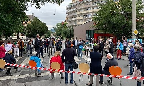 protest-mit-strassensperre:-wk-vorzeigeprojekt-beunruhigt-anrainer protest-mit-strassensperre:-wk-vorzeigeprojekt-beunruhigt-anrainer