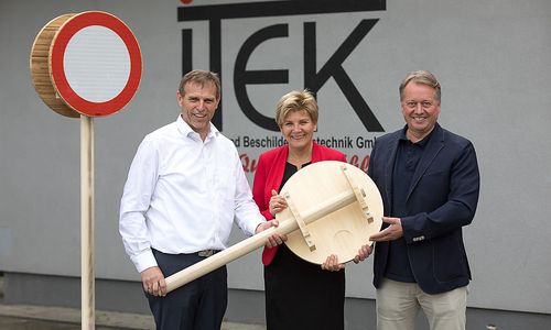 bambus-fuer-nachhaltige-verkehrsschilder bambus-fuer-nachhaltige-verkehrsschilder