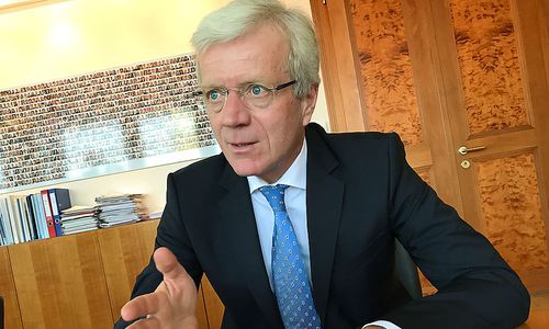„erstaunt-ueber-die-hohen-einlagen-in-der-commerzialbank“ „erstaunt-ueber-die-hohen-einlagen-in-der-commerzialbank“