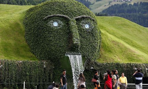 swarovski:-auf-der-suche-nach-neuem-glanz swarovski:-auf-der-suche-nach-neuem-glanz