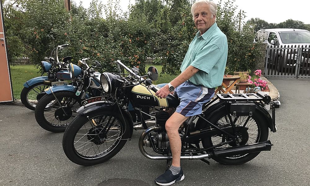 ein-80-jaehriger-als-rossi-fan-mit-sechs-ps ein-80-jaehriger-als-rossi-fan-mit-sechs-ps