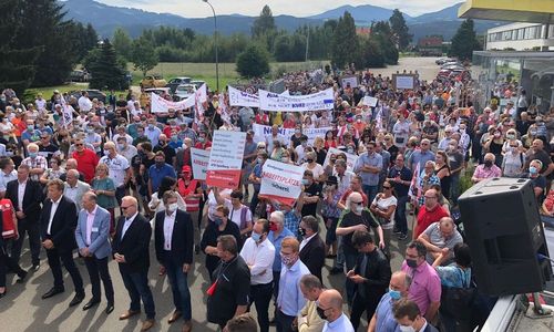hunderte-demonstrierten-gegen-massenkuendigung hunderte-demonstrierten-gegen-massenkuendigung