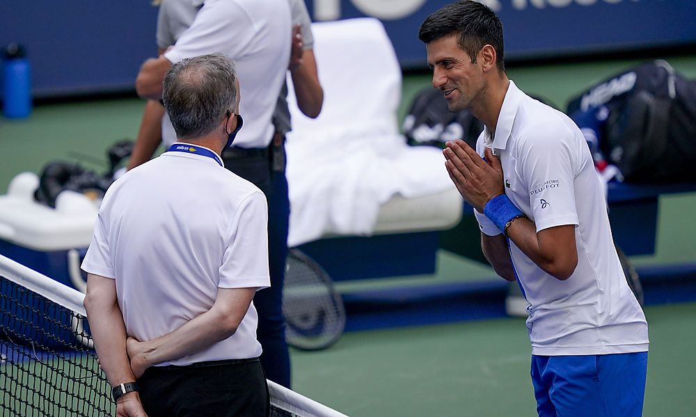 frustrierter-djokovic-traf-linienrichterin-und-wurde-disqualifiziert frustrierter-djokovic-traf-linienrichterin-und-wurde-disqualifiziert