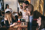 verschwinden-ihre-freunde-in-neuen-beziehungen? verschwinden-ihre-freunde-in-neuen-beziehungen?