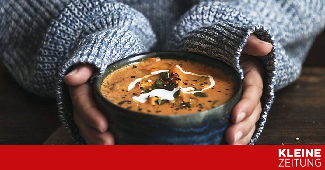 herbstlicher-seelenwaermer:-kuerbissuppe-mit-safran-und-kurkuma herbstlicher-seelenwaermer:-kuerbissuppe-mit-safran-und-kurkuma