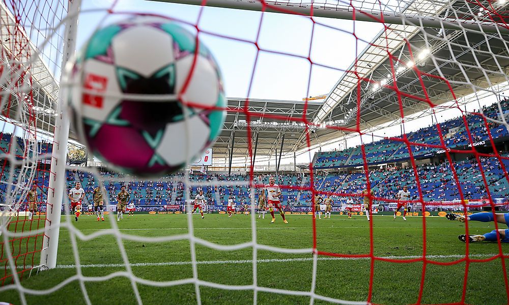 unmut-in-bundesliga-waechst:-teamspielern-droht-quarantaene unmut-in-bundesliga-waechst:-teamspielern-droht-quarantaene