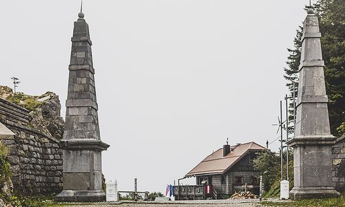 wie-eine-huette-an-der-grenze-slowenen-und-kaerntner-verbindet wie-eine-huette-an-der-grenze-slowenen-und-kaerntner-verbindet