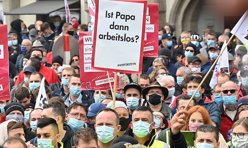 4000-menschen-protestieren-gegen-werksschliessung 4000-menschen-protestieren-gegen-werksschliessung