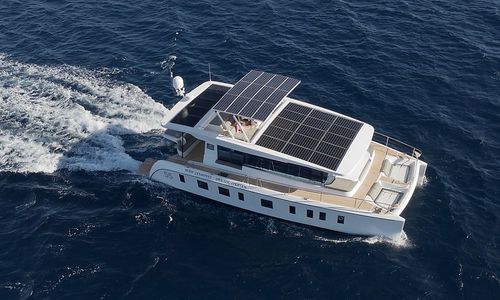 wie-solarenergie-yachten-geraeuschlos-und-autark-macht wie-solarenergie-yachten-geraeuschlos-und-autark-macht