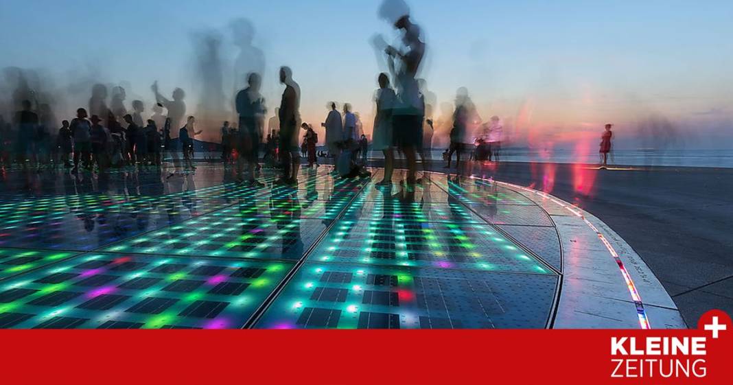 wo-man-in-zadar-verborgene-schaetze-am-strand-findet
