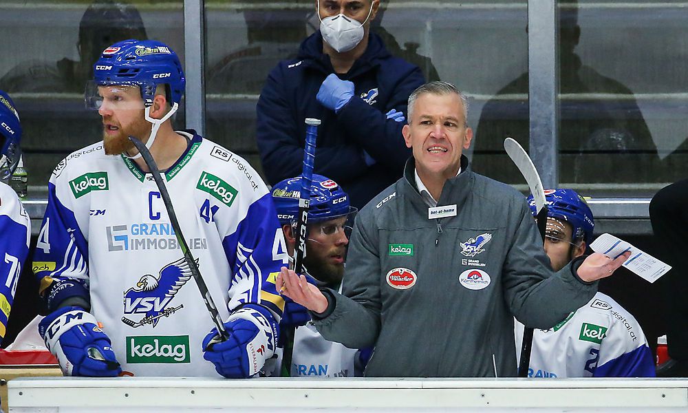 adler-holen-einen-punkt-in-innsbruck adler-holen-einen-punkt-in-innsbruck