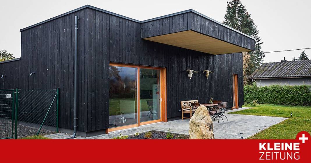 von-wegen-dunkel:-wie-es-sich-in-einem-schwarzen-haus-wohnt von-wegen-dunkel:-wie-es-sich-in-einem-schwarzen-haus-wohnt