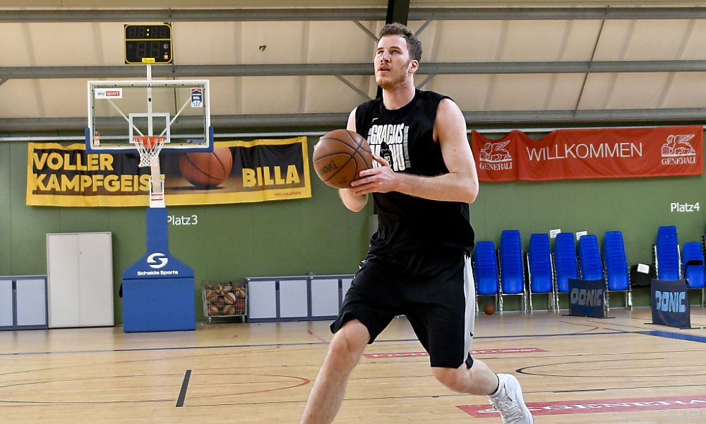 jakob-poeltl-bleibt-die-kommenden-drei-jahre-in-san-antonio jakob-poeltl-bleibt-die-kommenden-drei-jahre-in-san-antonio