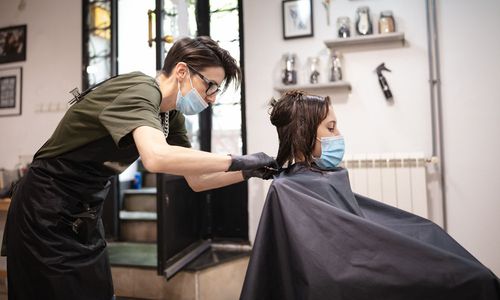 friseure-und-kosmetiker:-dienste-jetzt-auch-bei-kunden-zu-hause-verboten friseure-und-kosmetiker:-dienste-jetzt-auch-bei-kunden-zu-hause-verboten