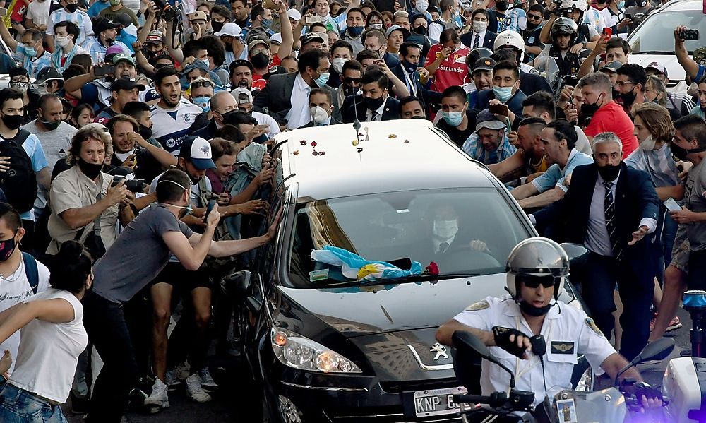 maradona-in-buenos-aires-bei-privater-zeremonie-beigesetzt maradona-in-buenos-aires-bei-privater-zeremonie-beigesetzt