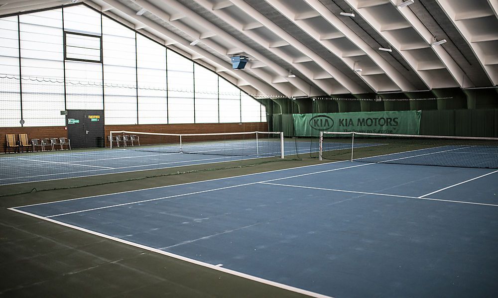 57-tennishallen-warten-auf-ihre-oeffnung 57-tennishallen-warten-auf-ihre-oeffnung