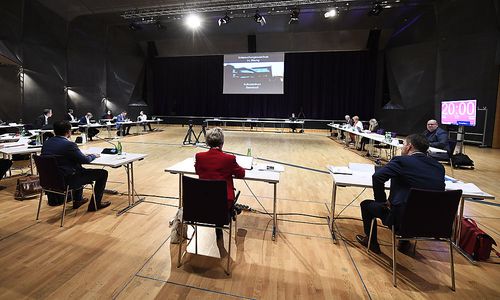 viel-prominenz,-wenig-neues:-im-u-ausschuss-fliegen-die-hackln viel-prominenz,-wenig-neues:-im-u-ausschuss-fliegen-die-hackln