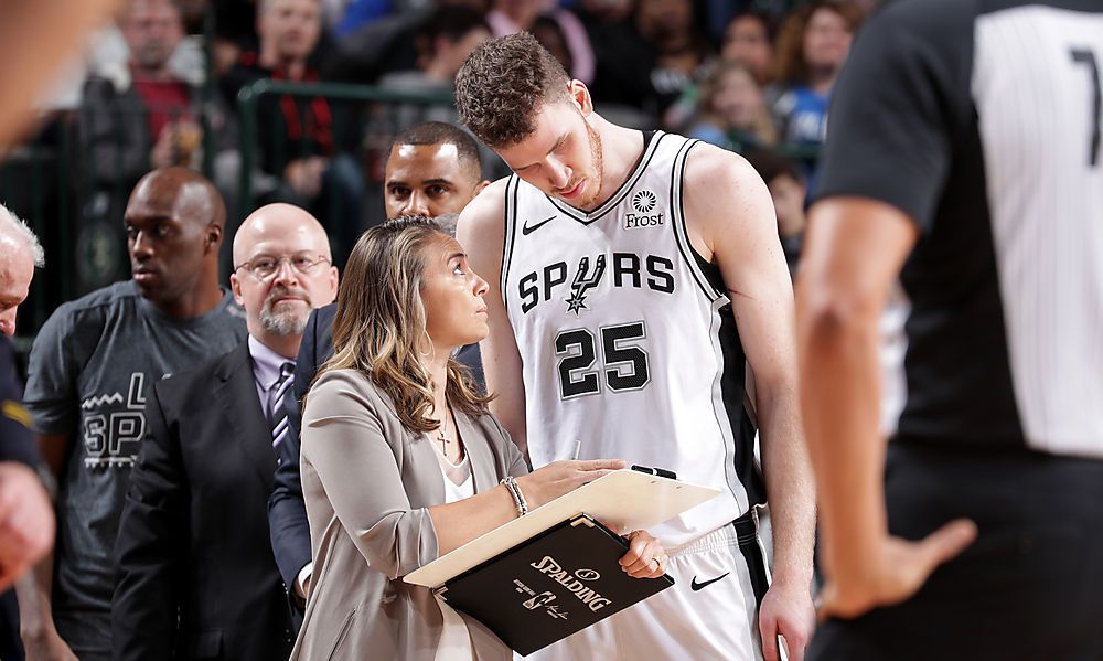 jakob-poeltl-schwaermt-von-spurs-trainerin-becky-hammon jakob-poeltl-schwaermt-von-spurs-trainerin-becky-hammon