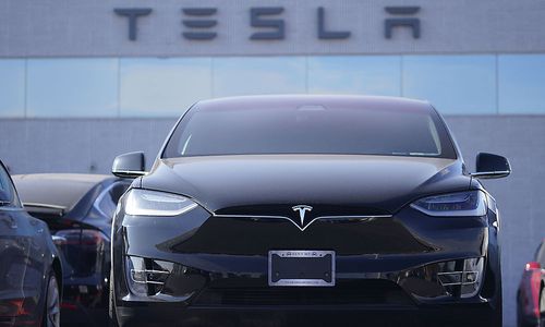 tesla-faehrt-ersten-jahresgewinn-seit-firmengruendung-ein tesla-faehrt-ersten-jahresgewinn-seit-firmengruendung-ein