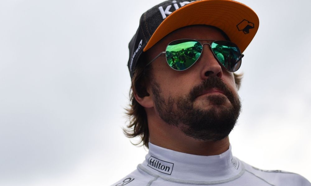 fernando-alonso-von-auto-angefahren fernando-alonso-von-auto-angefahren