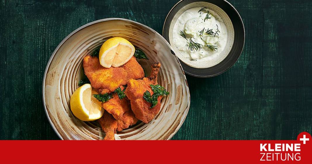 leibspeisen-in-rot-weiss-rot:-backhendl-mit-rahmgurkensalat
