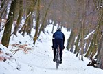 rollsplitt-vs.-salz-–-des-radlers-winterliche-wahl-zwischen-pest-und-cholera rollsplitt-vs.-salz-–-des-radlers-winterliche-wahl-zwischen-pest-und-cholera