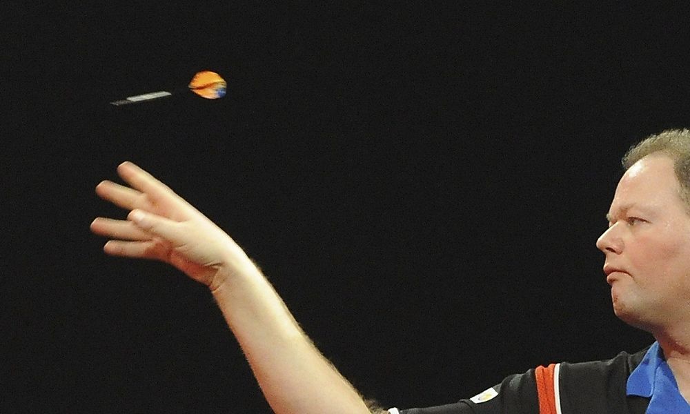 schockmoment-um-darts-star-raymond-van-barneveld schockmoment-um-darts-star-raymond-van-barneveld