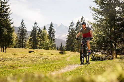 e-mountainbikes-auf-der-ueberholspur e-mountainbikes-auf-der-ueberholspur