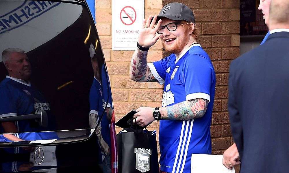 saenger-ed-sheeran-wird-trikotsponsor-bei-englischem-klub saenger-ed-sheeran-wird-trikotsponsor-bei-englischem-klub