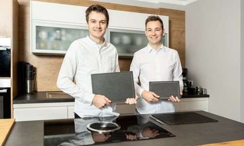junges-start-up-aus-osttirol-produziert-schneidbrettln-aus-papier junges-start-up-aus-osttirol-produziert-schneidbrettln-aus-papier