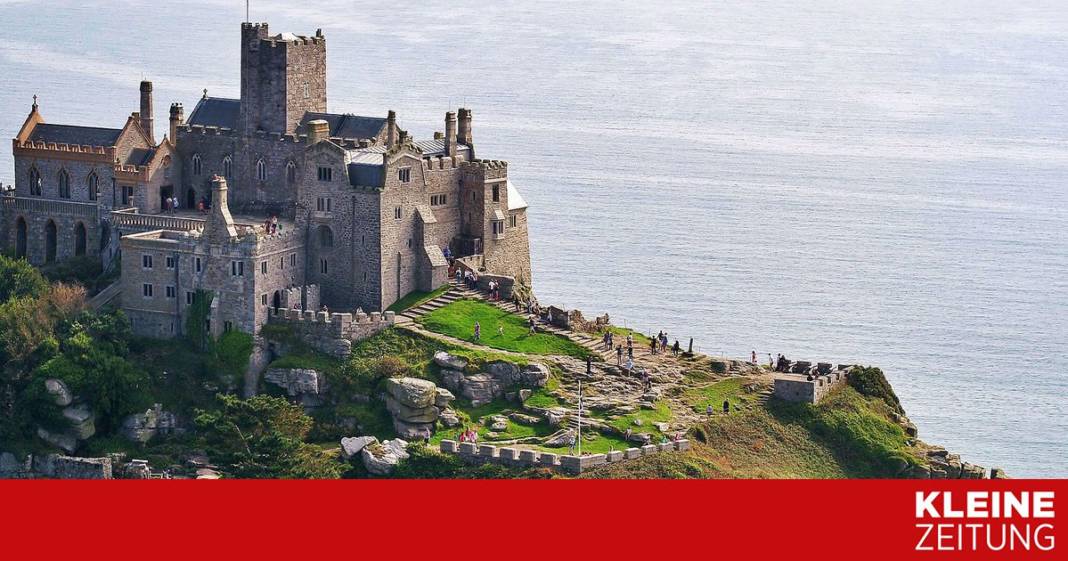 traumjob:-st.-michael’s-mount-sucht-castle-officer