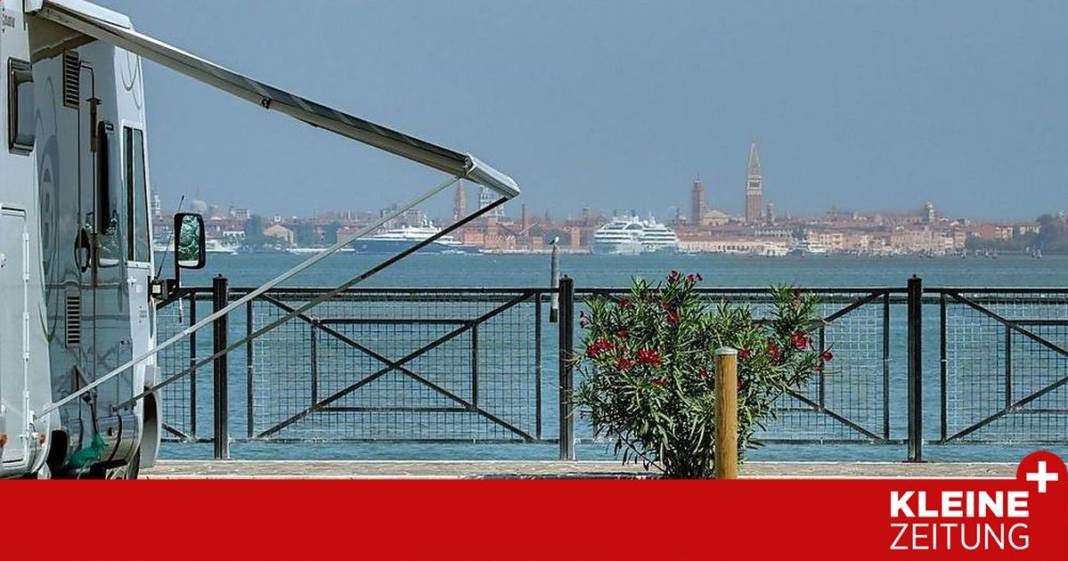 wo-man-mit-direktem-blick-auf-venedig-campt