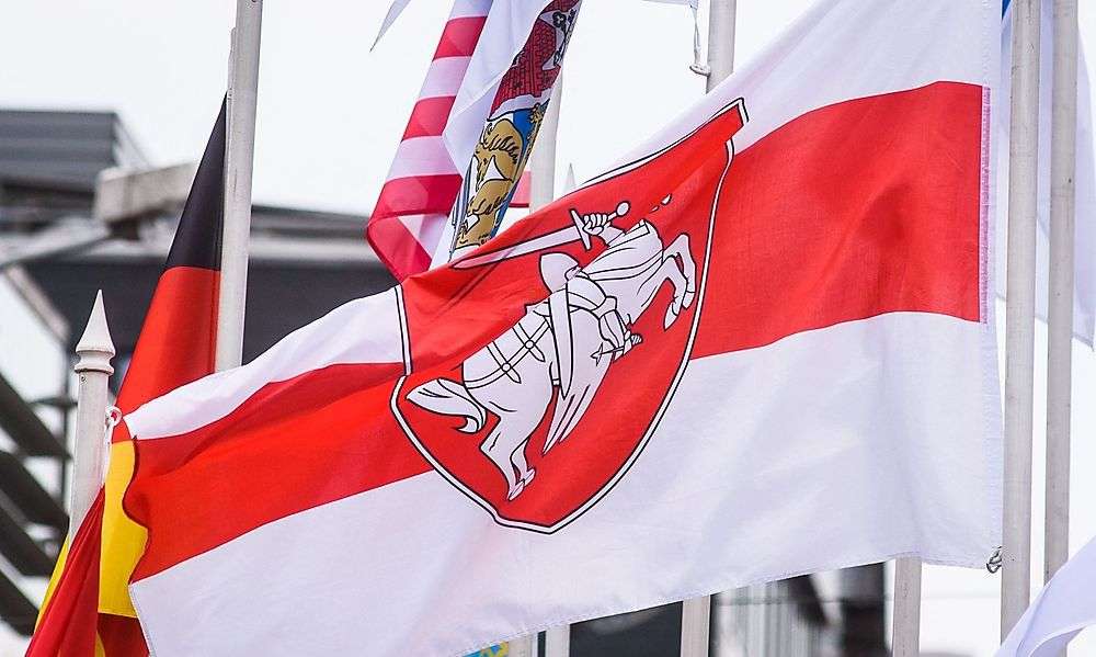 eklat-bei-eishockey-wm-nach-austausch-der-belarussischen-flagge eklat-bei-eishockey-wm-nach-austausch-der-belarussischen-flagge