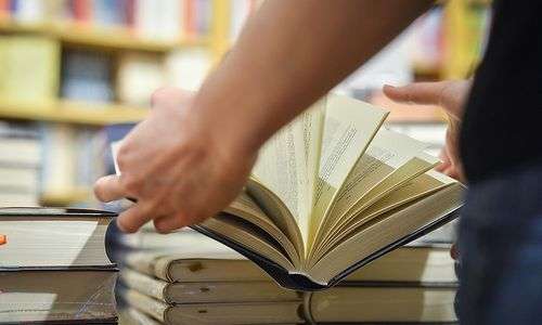 obwohl-viel-gelesen-wird,-kaempft-der-buchhandel-mit-umsatzverlusten obwohl-viel-gelesen-wird,-kaempft-der-buchhandel-mit-umsatzverlusten