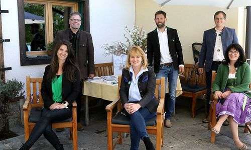 uebernachtungen-der-anderen-art-in-bienenstock-und-stall uebernachtungen-der-anderen-art-in-bienenstock-und-stall