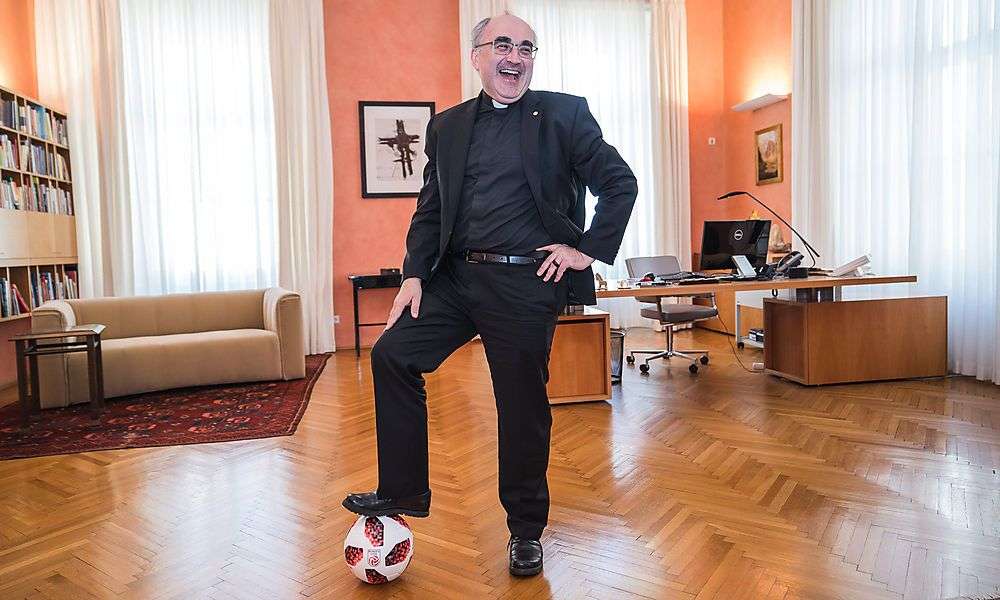 kann-sich-die-kirche-etwas-vom-fussball-abschauen,-herr-bischof? kann-sich-die-kirche-etwas-vom-fussball-abschauen,-herr-bischof?