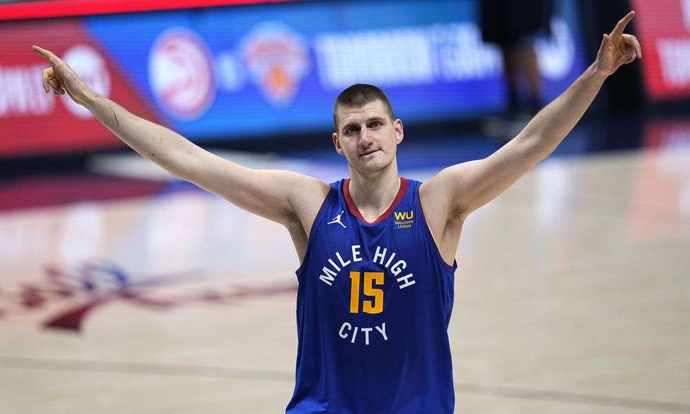 der-“dicke-bub”-ist-jetzt-der-wertvollste-basketballer-der-nba der-“dicke-bub”-ist-jetzt-der-wertvollste-basketballer-der-nba