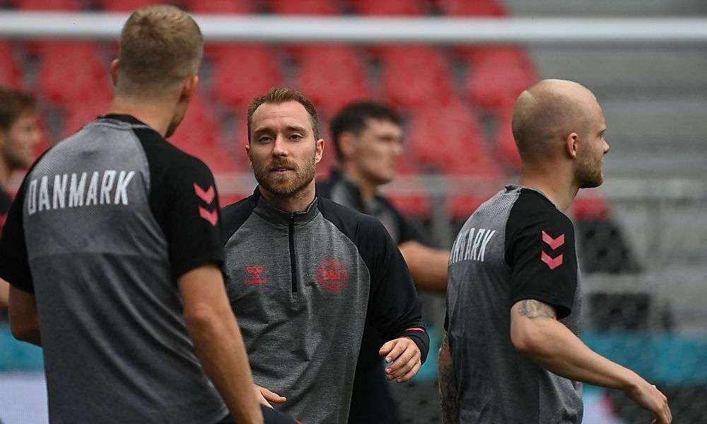 christian-eriksen-ueberraschte-seine-mitspieler-mit-besuch-im-teamcamp christian-eriksen-ueberraschte-seine-mitspieler-mit-besuch-im-teamcamp
