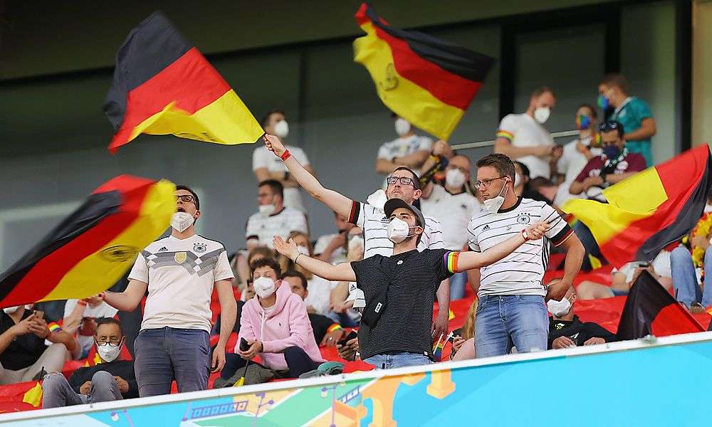 pressestimmen:-“oh-nein,-es-sind-die-deutschen” pressestimmen:-“oh-nein,-es-sind-die-deutschen”