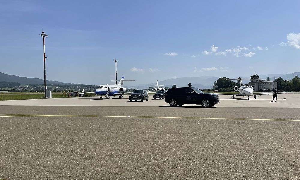 lewis-hamilton-mit-hund-in-zeltweg-gelandet lewis-hamilton-mit-hund-in-zeltweg-gelandet