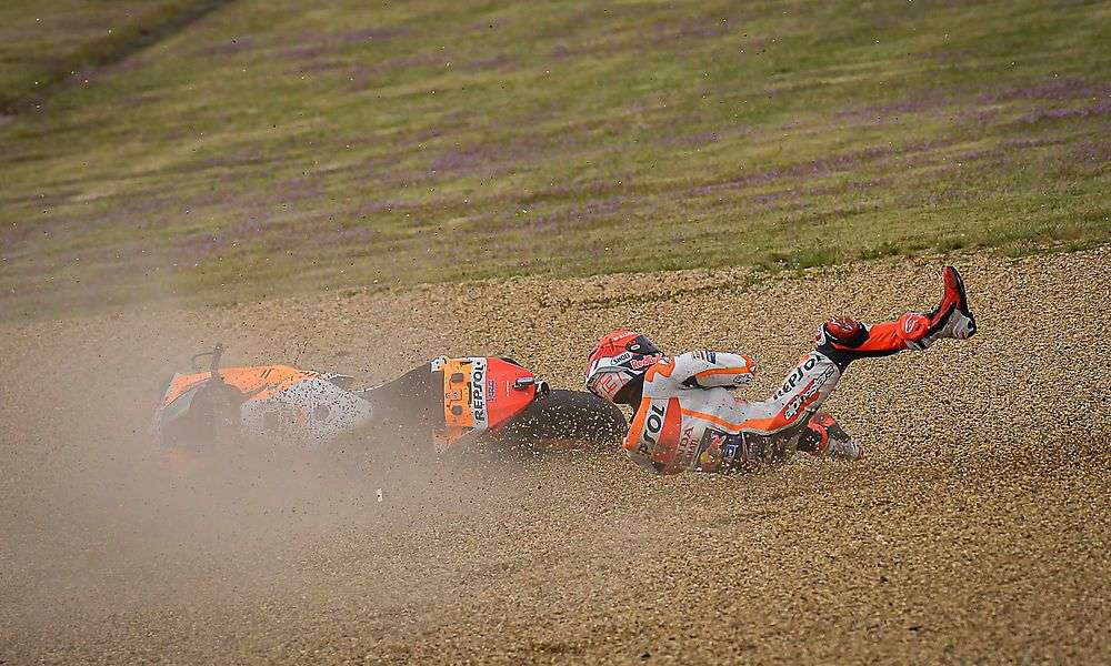 marc-marquez-mit-spektakulaerem-highsider marc-marquez-mit-spektakulaerem-highsider