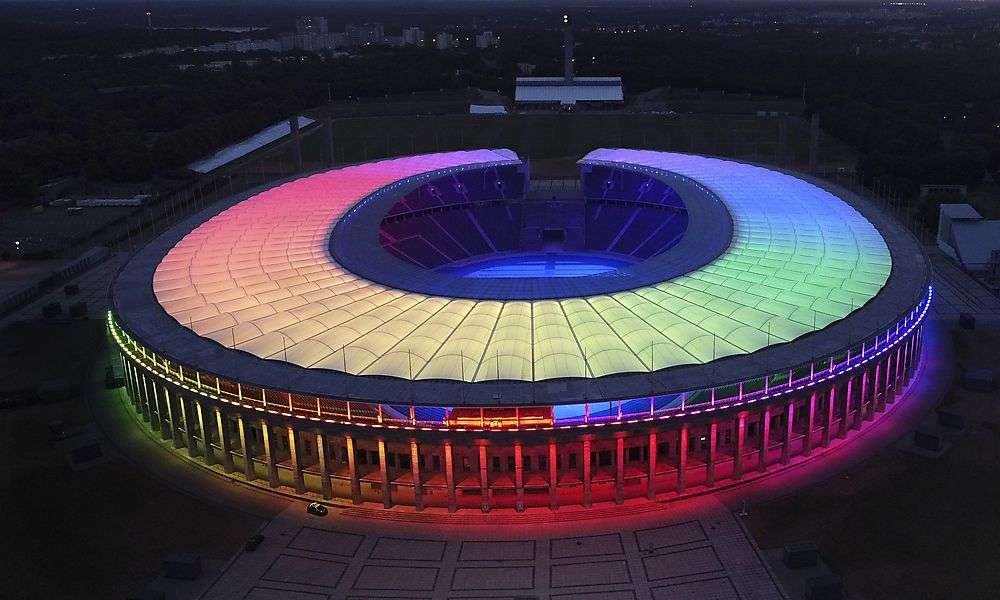 uefa-begruesst-regenbogen-werbung-der-sponsoren uefa-begruesst-regenbogen-werbung-der-sponsoren