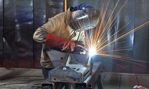 wirtschaft-brummt:-“unternehmen-suchen-haenderingend-leute” wirtschaft-brummt:-“unternehmen-suchen-haenderingend-leute”